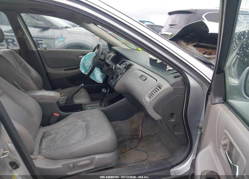 2002 HONDA ACCORD 3.0 EX VIN: 1HGCG16582A008413
