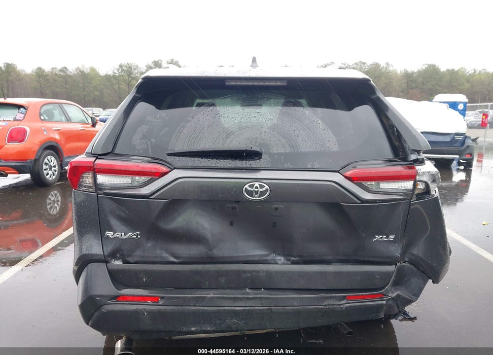2019 TOYOTA RAV4 XLE VIN: JTMW1RFV8KD038344