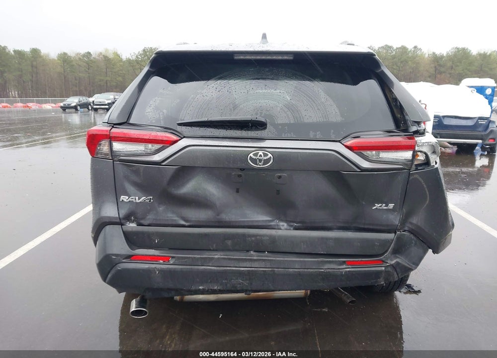 2019 TOYOTA RAV4 XLE VIN: JTMW1RFV8KD038344