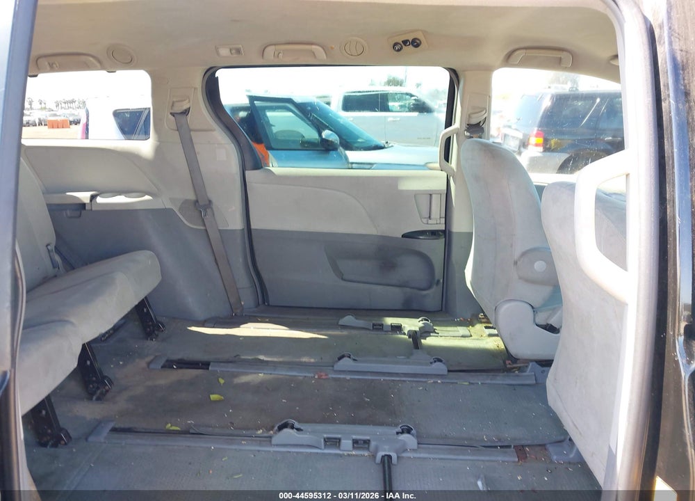 2011 TOYOTA SIENNA BASE V6 VIN: 5TDZK3DCXBS172141