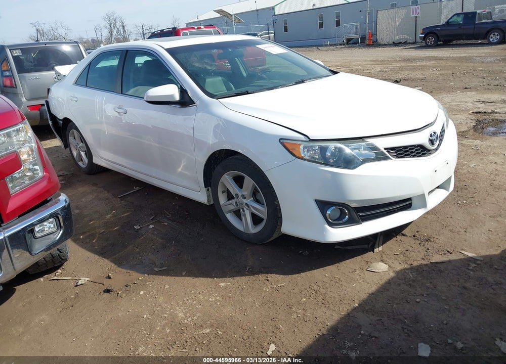 2014 TOYOTA CAMRY SE VIN: 4T1BF1FK5EU472874