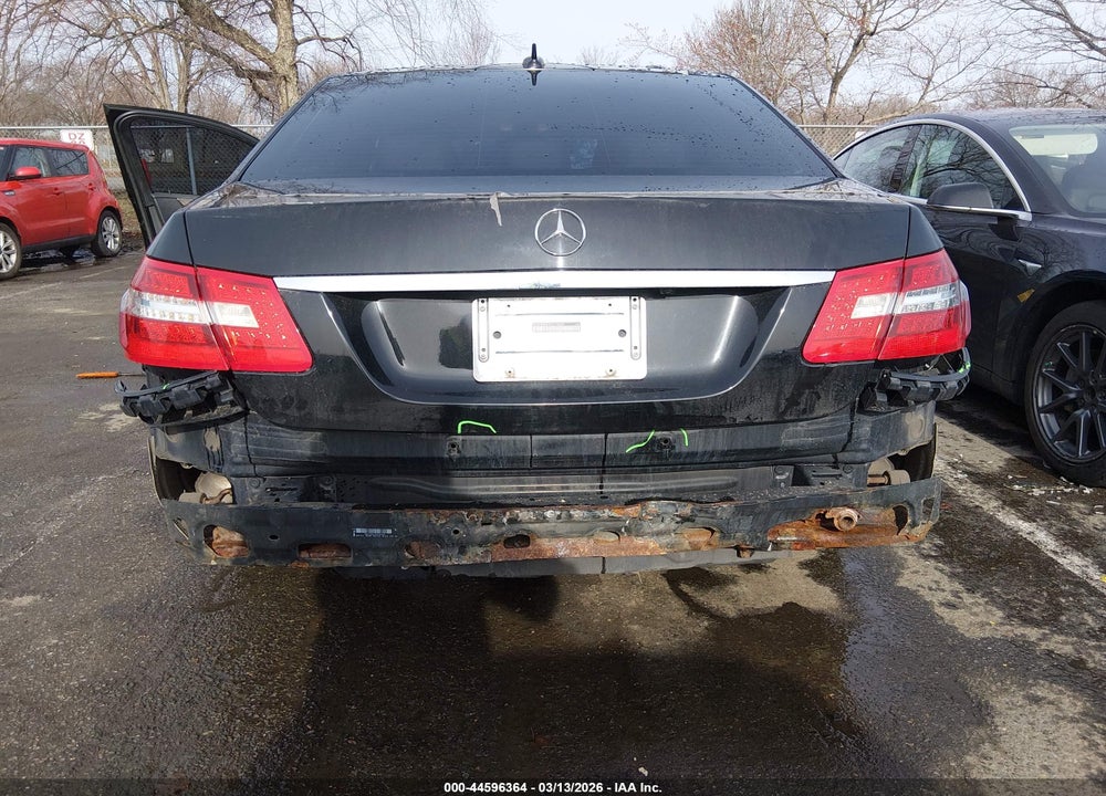 2010 MERCEDES-BENZ E 350 4MATIC VIN: WDDHF8HB8AA105201