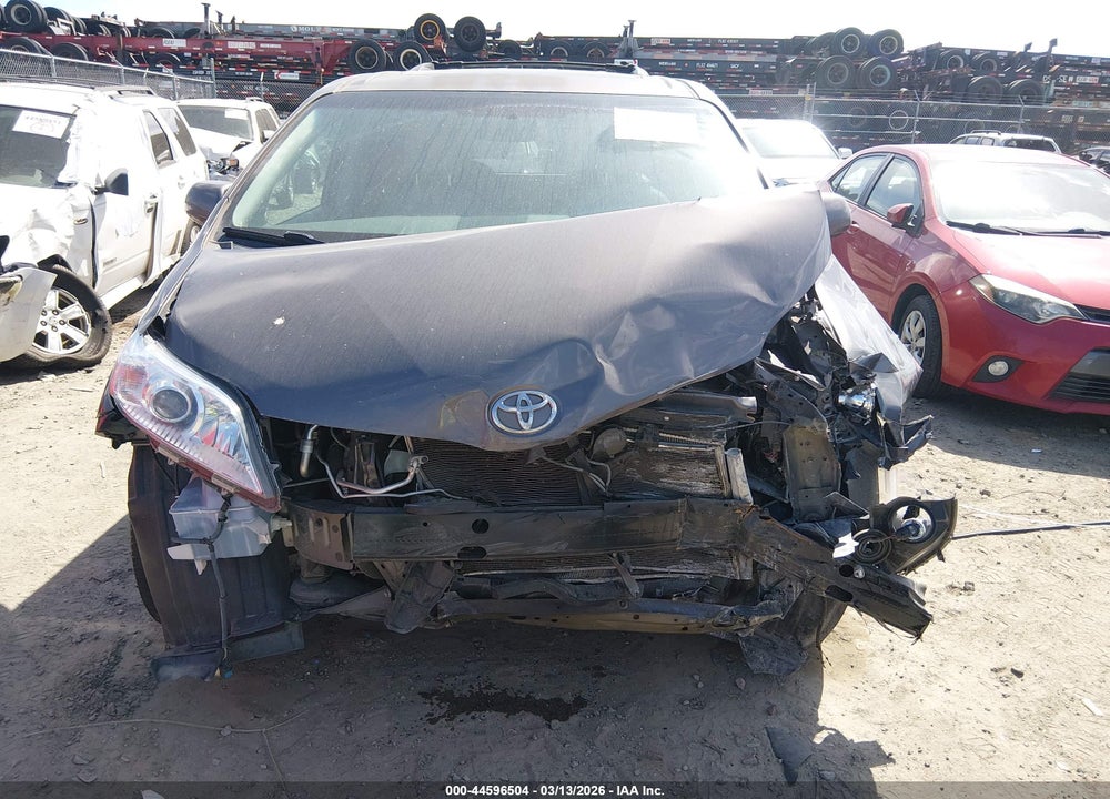 2013 TOYOTA SIENNA XLE V6 8 PASSENGER VIN: 5TDYK3DCXDS346904