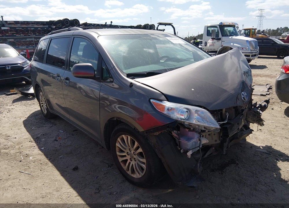 2013 TOYOTA SIENNA XLE V6 8 PASSENGER VIN: 5TDYK3DCXDS346904