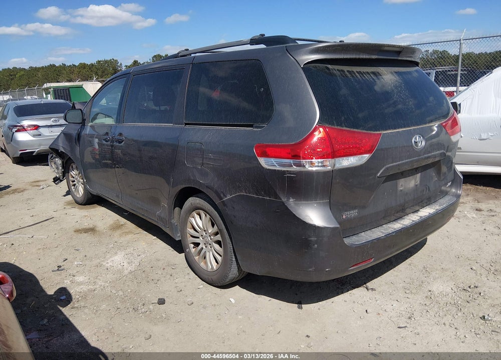 2013 TOYOTA SIENNA XLE V6 8 PASSENGER VIN: 5TDYK3DCXDS346904