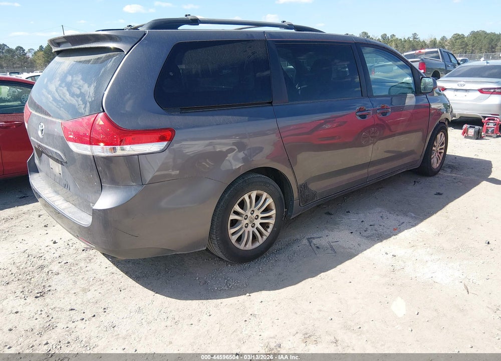 2013 TOYOTA SIENNA XLE V6 8 PASSENGER VIN: 5TDYK3DCXDS346904
