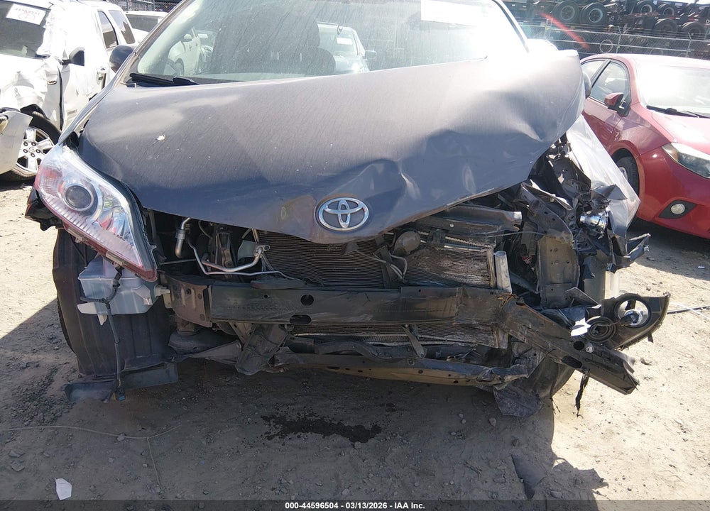 2013 TOYOTA SIENNA XLE V6 8 PASSENGER VIN: 5TDYK3DCXDS346904