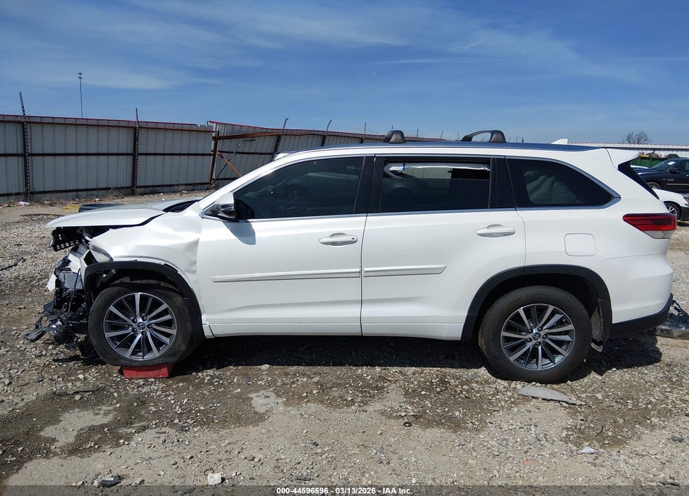 2017 TOYOTA HIGHLANDER XLE VIN: 5TDJZRFH4HS517757