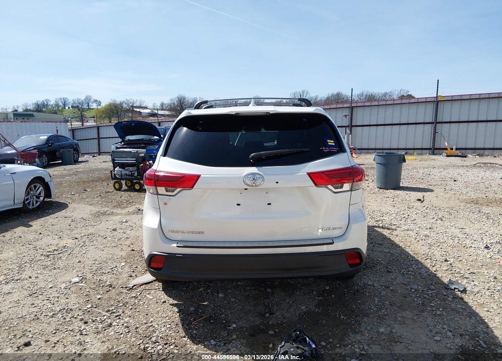 2017 TOYOTA HIGHLANDER XLE VIN: 5TDJZRFH4HS517757