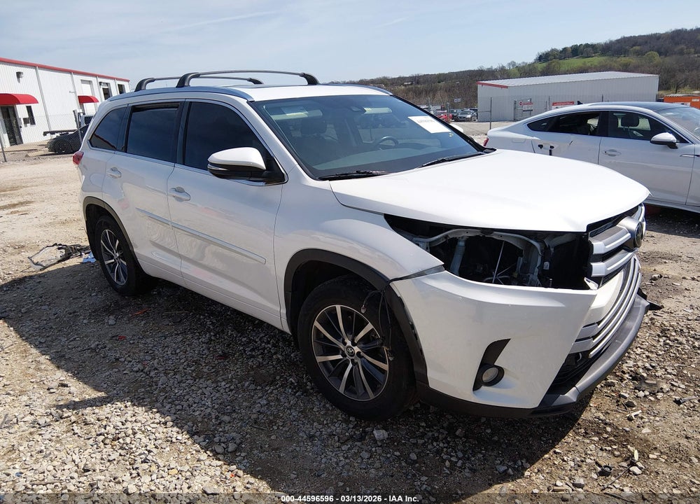 2017 TOYOTA HIGHLANDER XLE VIN: 5TDJZRFH4HS517757
