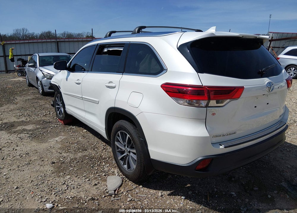 2017 TOYOTA HIGHLANDER XLE VIN: 5TDJZRFH4HS517757