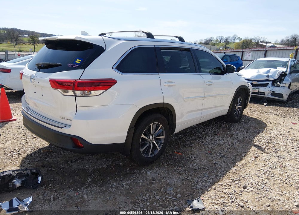 2017 TOYOTA HIGHLANDER XLE VIN: 5TDJZRFH4HS517757