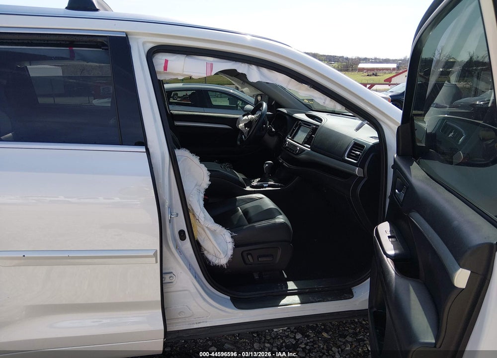 2017 TOYOTA HIGHLANDER XLE VIN: 5TDJZRFH4HS517757