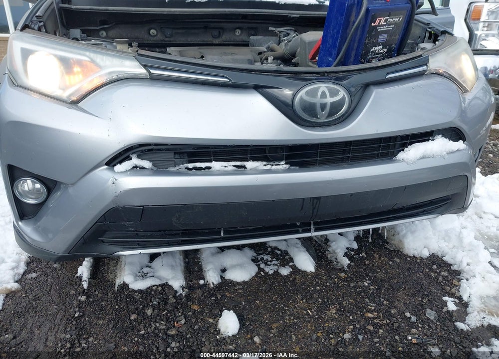 2018 TOYOTA RAV4 XLE VIN: JTMRFREVXJD241508