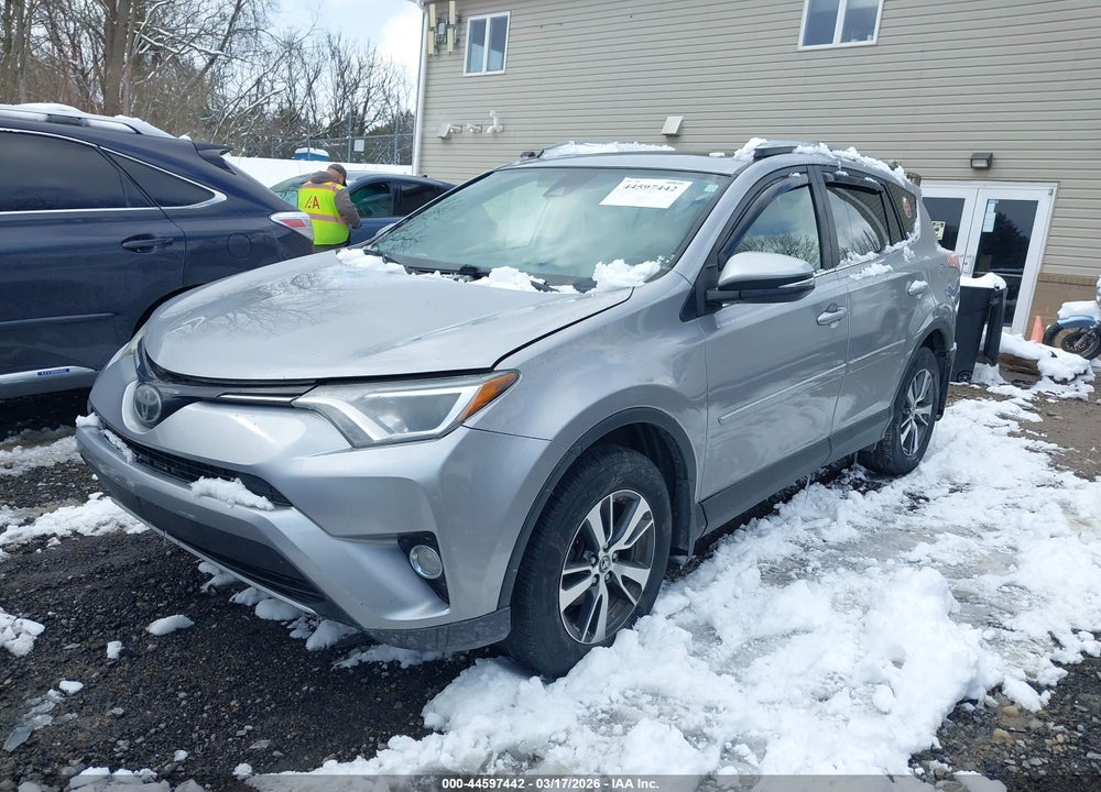 2018 TOYOTA RAV4 XLE VIN: JTMRFREVXJD241508