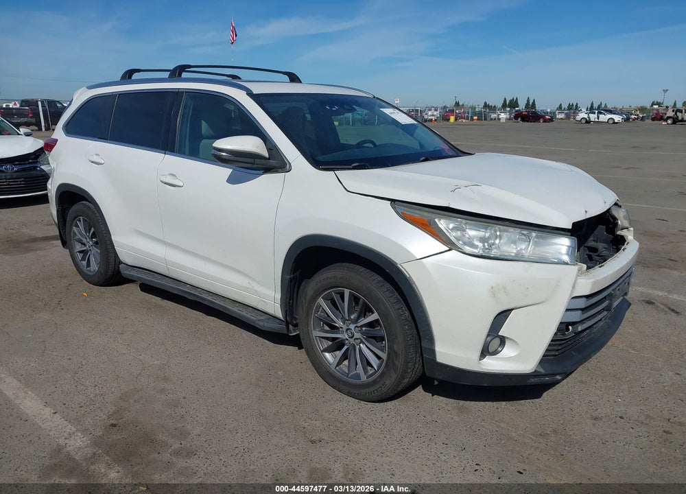 2017 TOYOTA HIGHLANDER XLE VIN: 5TDJZRFH2HS475119