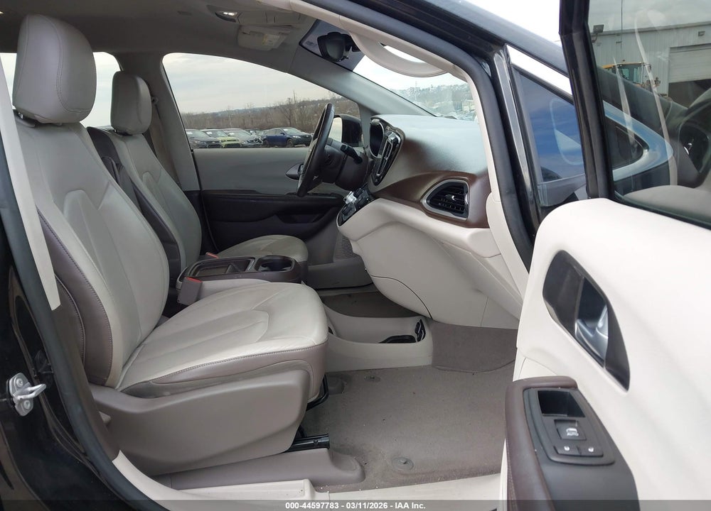 2017 CHRYSLER PACIFICA TOURING-L VIN: 2C4RC1BG1HR538075