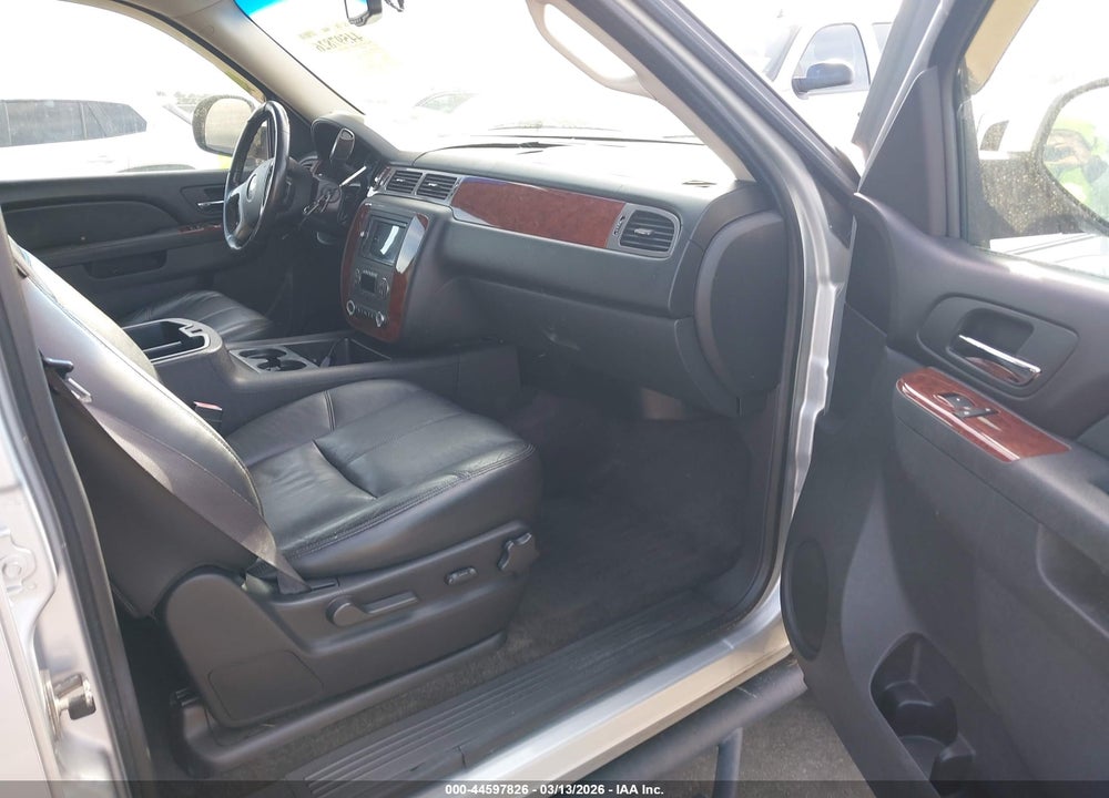 2011 CHEVROLET TAHOE LT VIN: 1GNSCBE01BR347878
