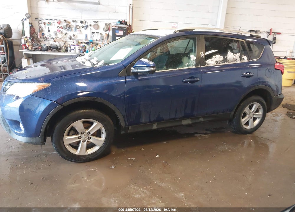 2014 TOYOTA RAV4 XLE VIN: 2T3WFREV1EW092417