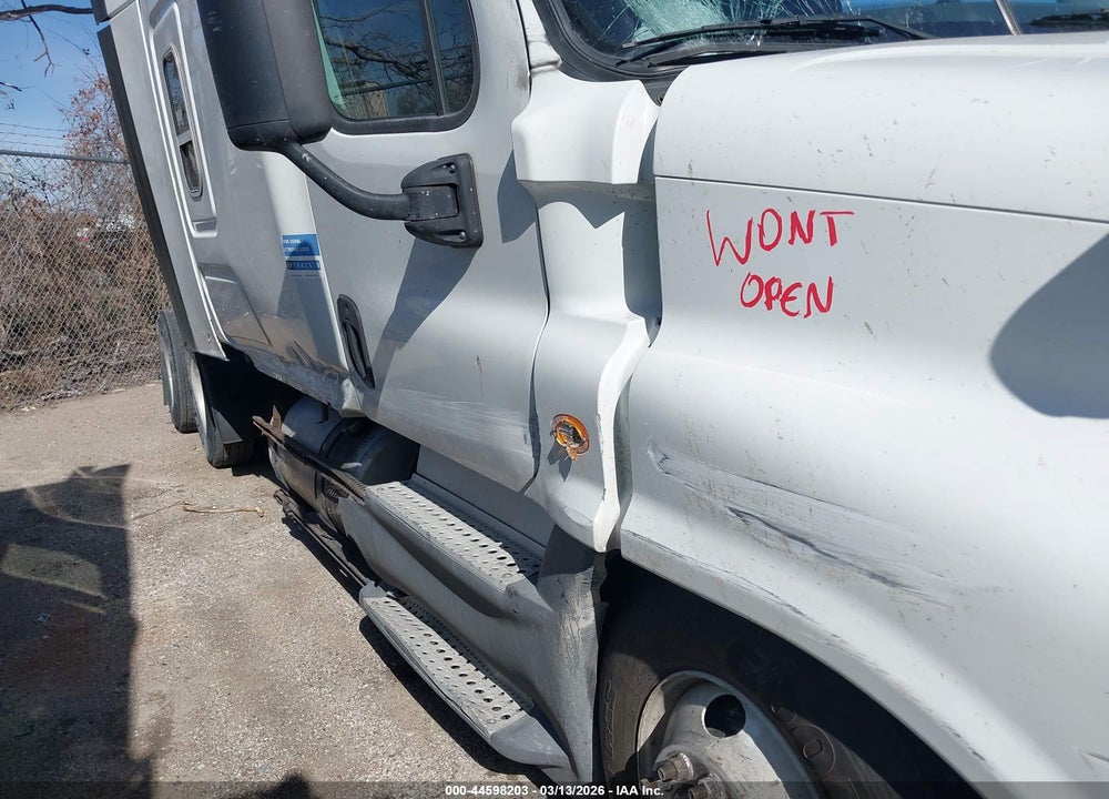 2014 FREIGHTLINER CASCADIA 125 VIN: 3AKJGLBGXESFL8609