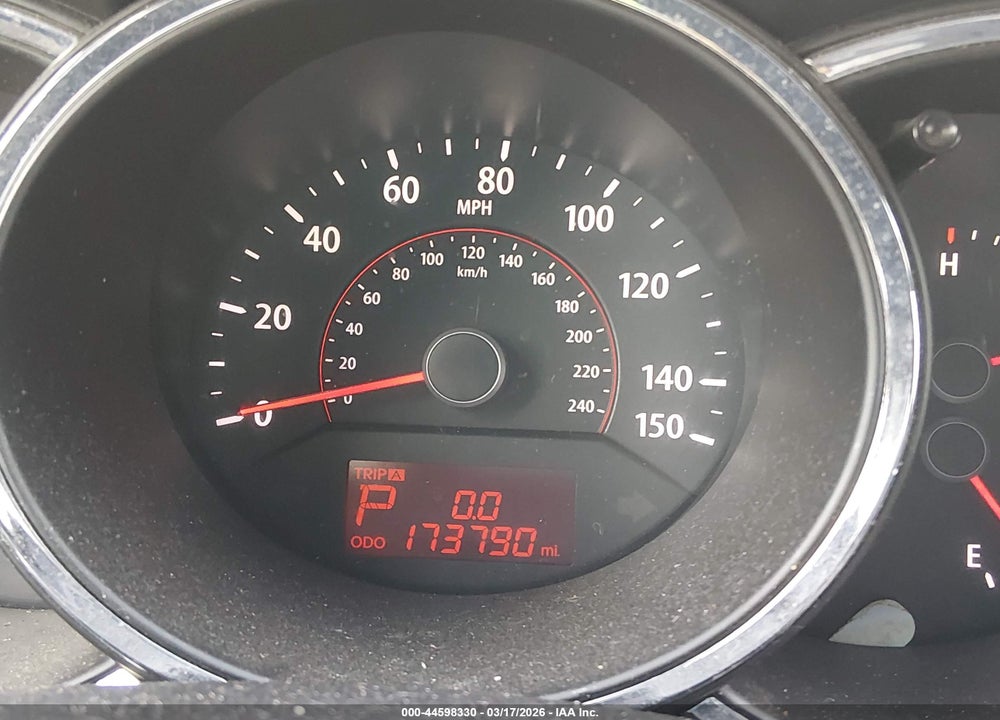 2011 KIA SORENTO LX VIN: 5XYKT3A10BG102999