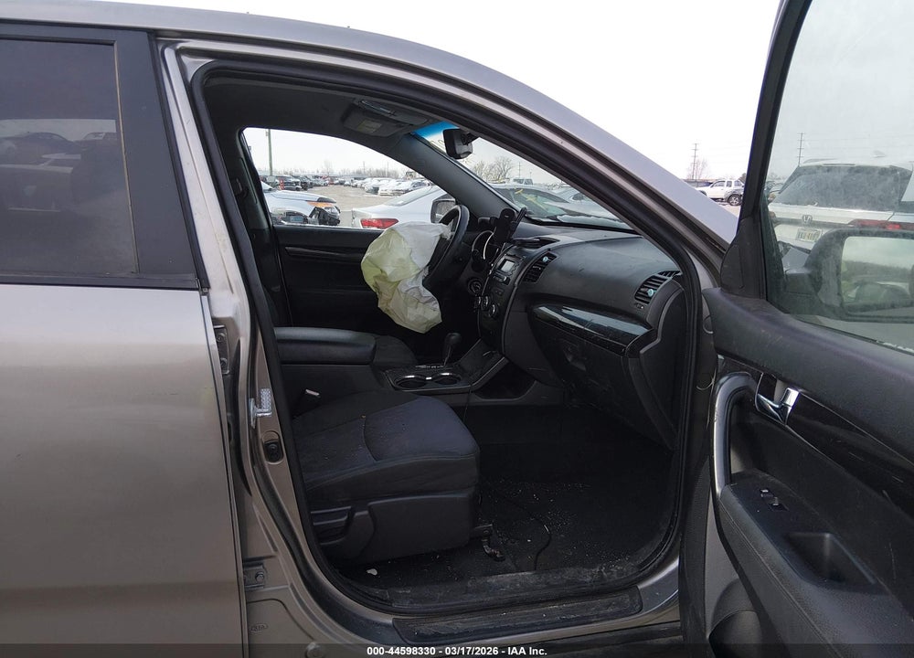2011 KIA SORENTO LX VIN: 5XYKT3A10BG102999