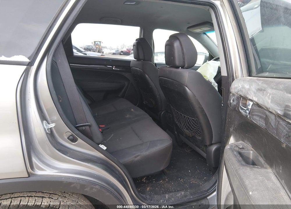 2011 KIA SORENTO LX VIN: 5XYKT3A10BG102999
