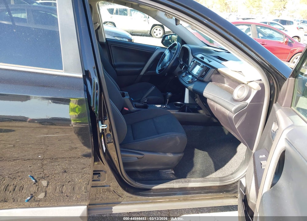 2018 TOYOTA RAV4 XLE VIN: 2T3WFREV3JW506467