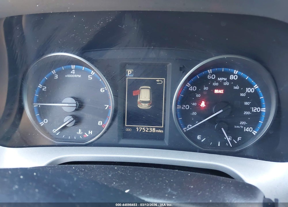 2018 TOYOTA RAV4 XLE VIN: 2T3WFREV3JW506467