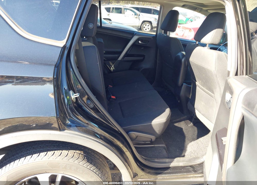 2018 TOYOTA RAV4 XLE VIN: 2T3WFREV3JW506467