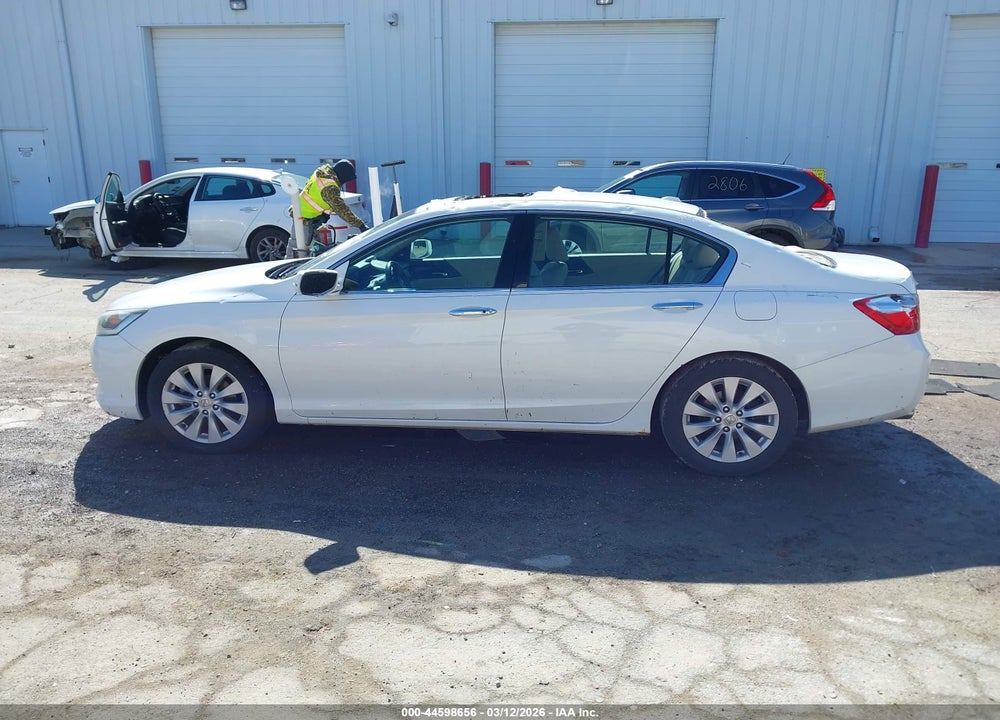 2013 HONDA ACCORD EX-L V-6 VIN: 1HGCR3F84DA022764
