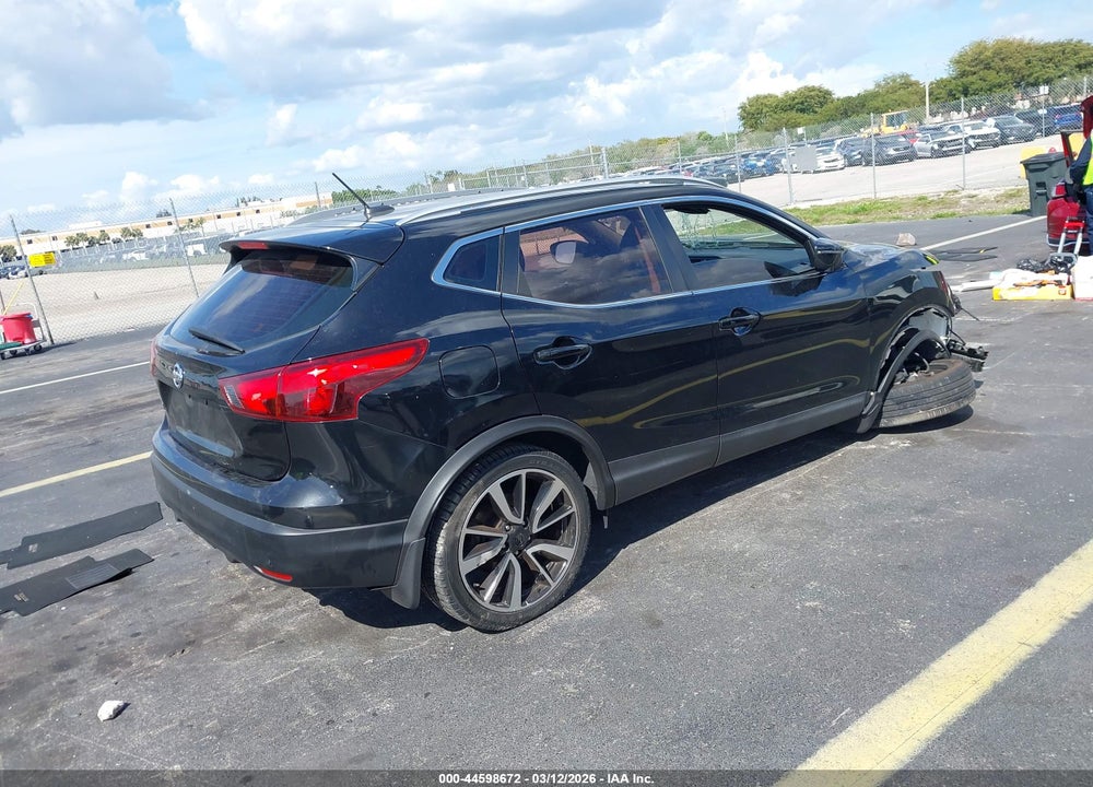 2017 NISSAN ROGUE SPORT SL VIN: JN1BJ1CP0HW019633