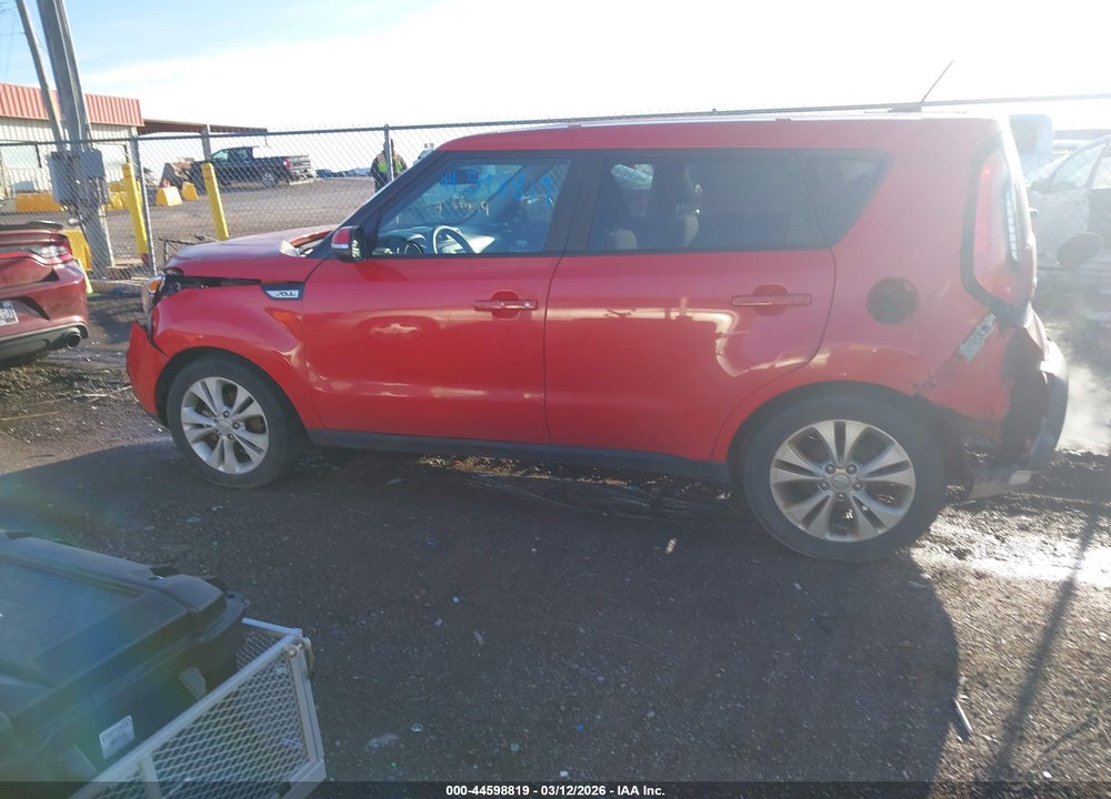 2014 KIA SOUL + VIN: KNDJP3A57E7714752