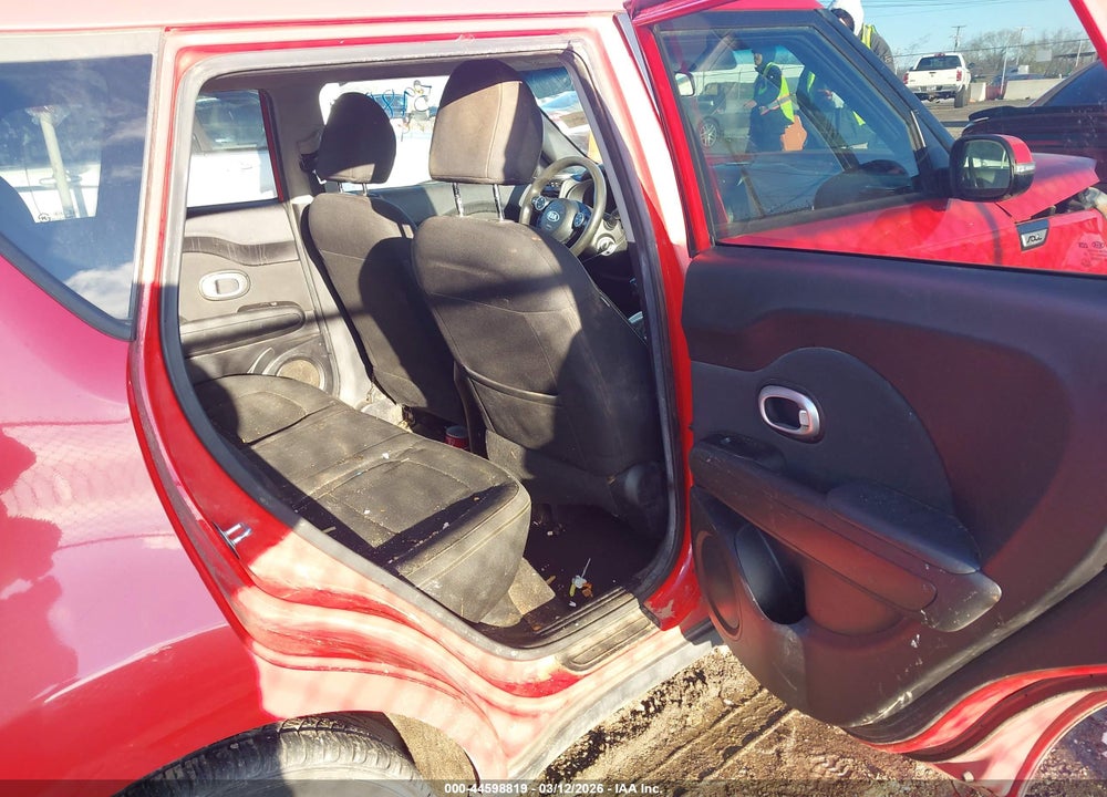 2014 KIA SOUL + VIN: KNDJP3A57E7714752