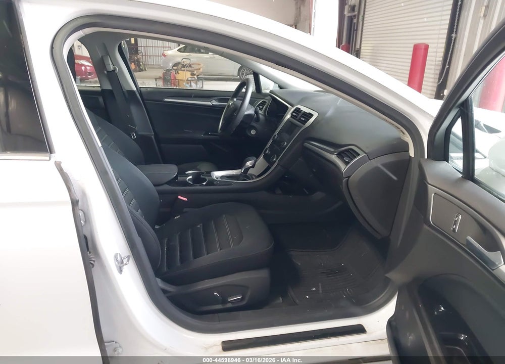 2015 FORD FUSION SE VIN: 1FA6P0H7XF5130134