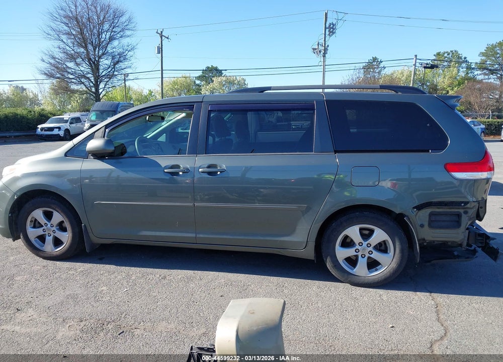2013 TOYOTA SIENNA LE V6 8 PASSENGER VIN: 5TDKK3DC3DS392337