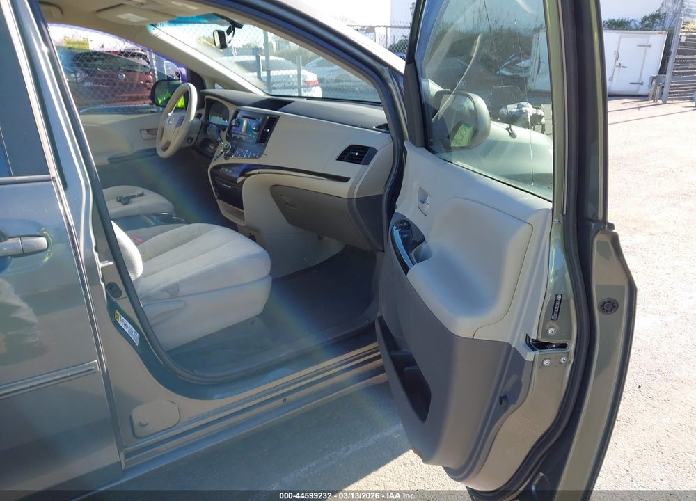 2013 TOYOTA SIENNA LE V6 8 PASSENGER VIN: 5TDKK3DC3DS392337