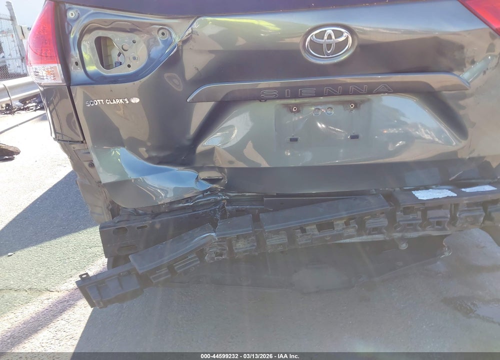 2013 TOYOTA SIENNA LE V6 8 PASSENGER VIN: 5TDKK3DC3DS392337