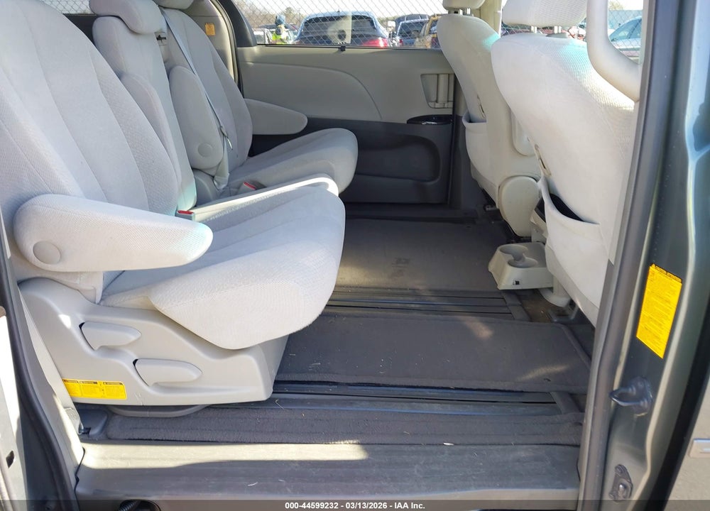 2013 TOYOTA SIENNA LE V6 8 PASSENGER VIN: 5TDKK3DC3DS392337