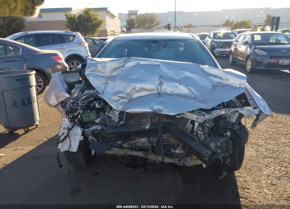 2018 TOYOTA COROLLA SE VIN: 5YFBURHE3JP826124