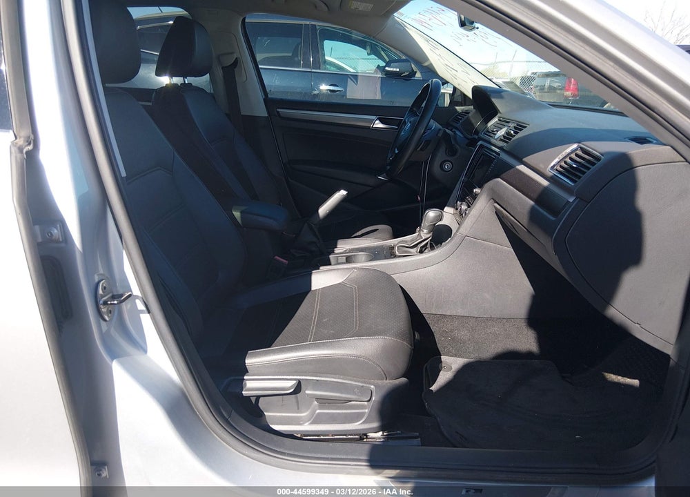 2017 VOLKSWAGEN PASSAT 1.8T R-LINE VIN: 1VWDT7A30HC041701