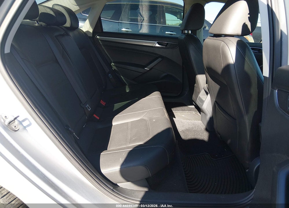 2017 VOLKSWAGEN PASSAT 1.8T R-LINE VIN: 1VWDT7A30HC041701