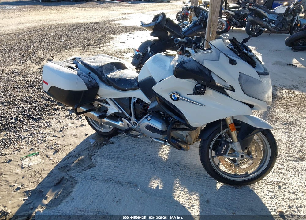 2017 BMW R1200 RT VIN: WB10A1304HZ431752