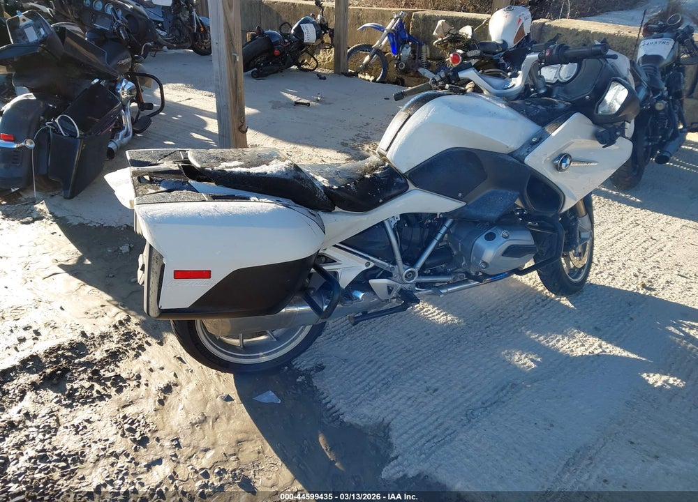 2017 BMW R1200 RT VIN: WB10A1304HZ431752