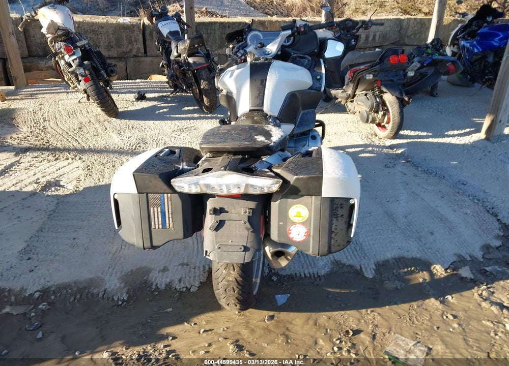 2017 BMW R1200 RT VIN: WB10A1304HZ431752