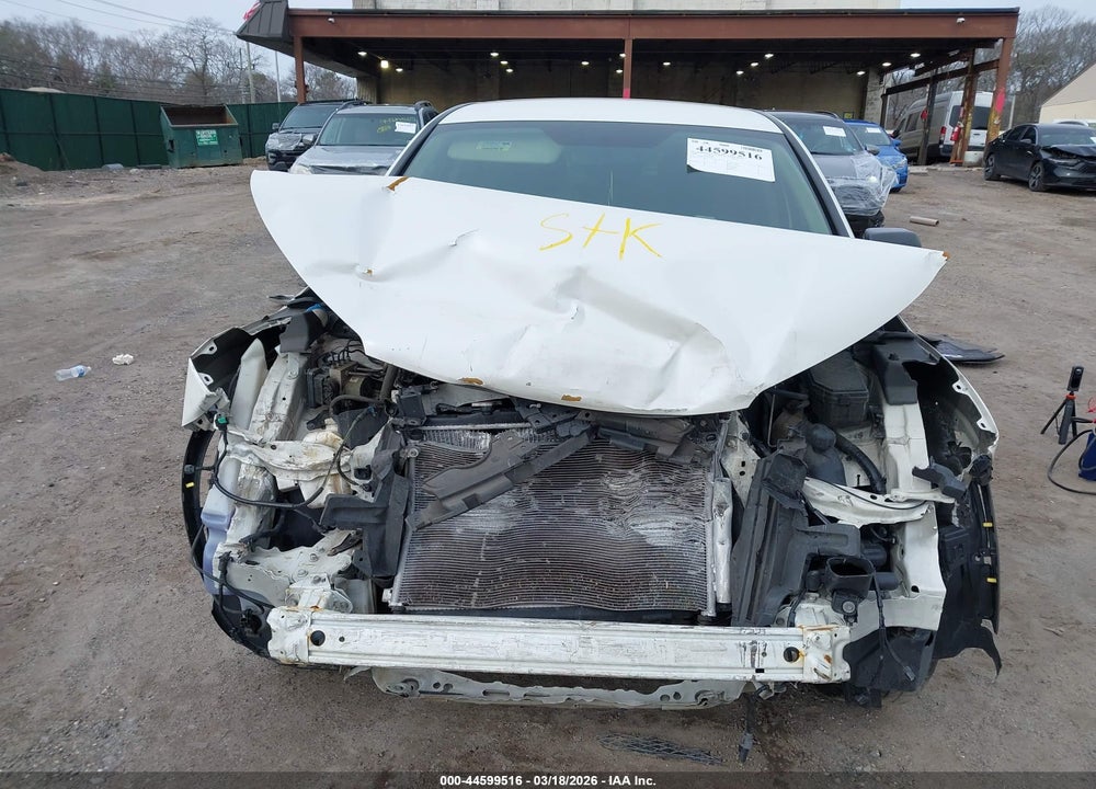 2015 HONDA CR-V LX VIN: 5J6RM4H3XFL063822