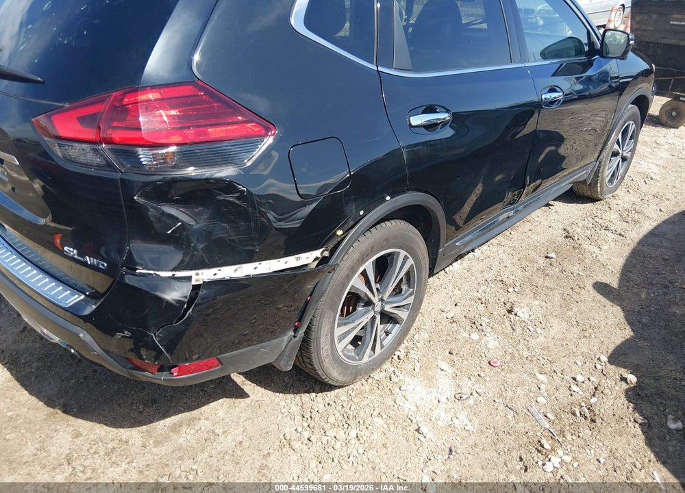 2017 NISSAN ROGUE SL VIN: 5N1AT2MVXHC752789