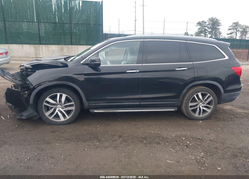 2017 HONDA PILOT TOURING VIN: 5FNYF6H91HB017684