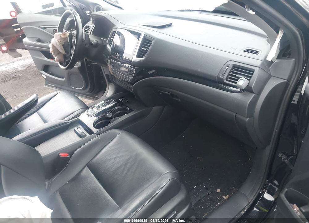 2017 HONDA PILOT TOURING VIN: 5FNYF6H91HB017684