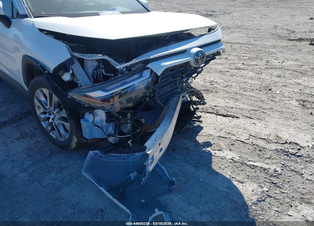 2022 TOYOTA RAV4 XLE PREMIUM VIN: JTMC1RFV3ND086955